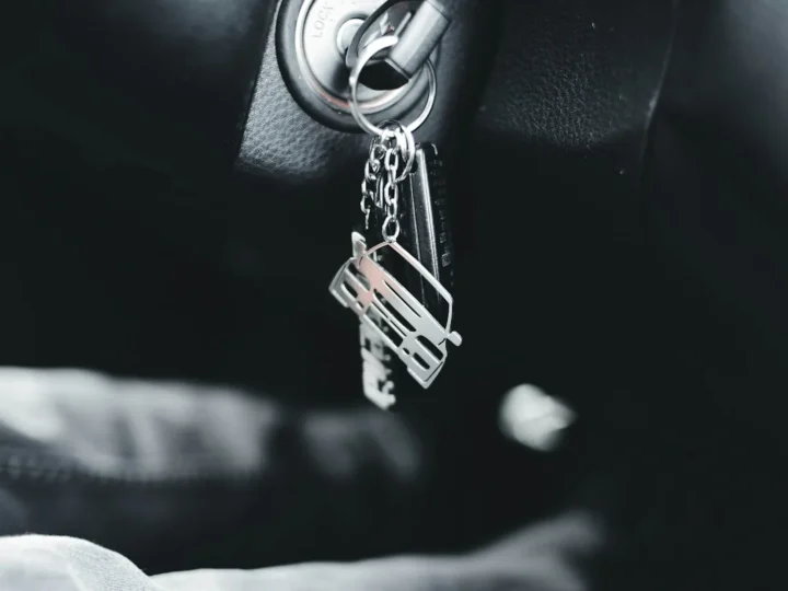 Primer plano de una llave de auto